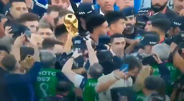 Por qué la Copa que llegó a la Argentina es una réplica del trofeo original