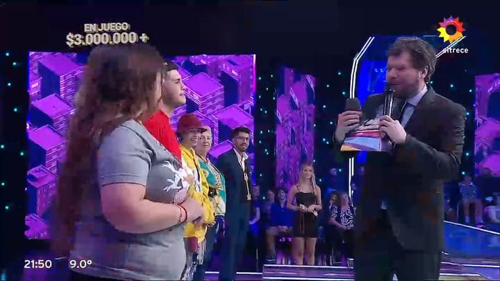 Una participante de Los 8 escalones sorprendio a Guido Kaczka con su amuleto