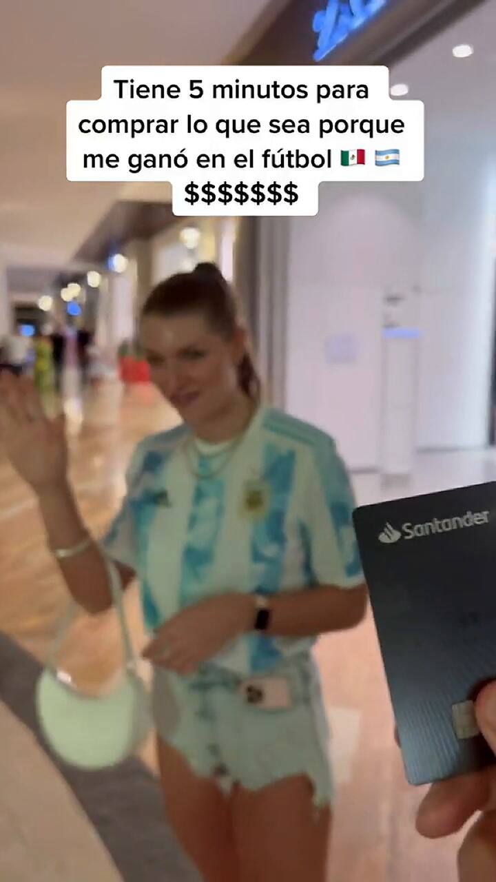 Un tiktoker mexicano tuvo que pagarle a su novia argentina tras el enfrentamiento mundialista