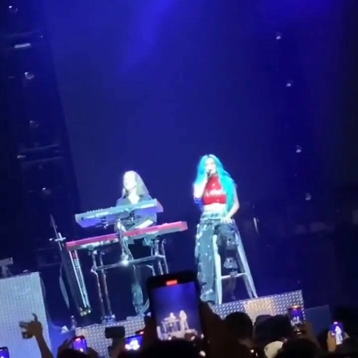 El llanto de Karol G en el escenario