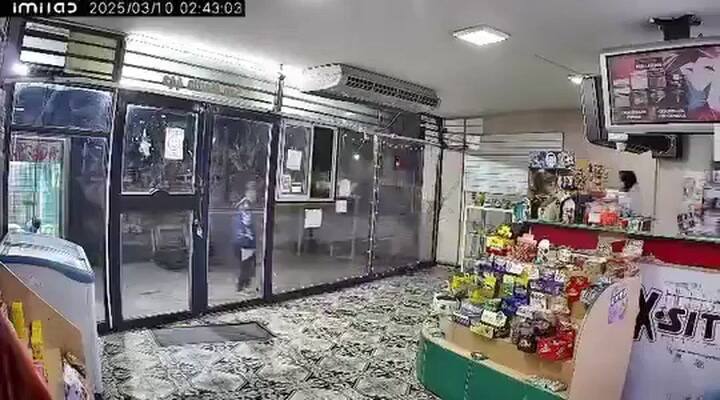 Quilmes: simuló ser cliente de un kiosco, pero se metió por una ventana y se cruzó a los golpes contra el trabajador para robarle
