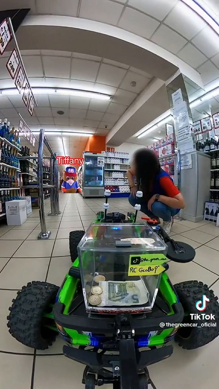 Uno de los videos de TikTok donde Thegreencar cuenta sus aventuras