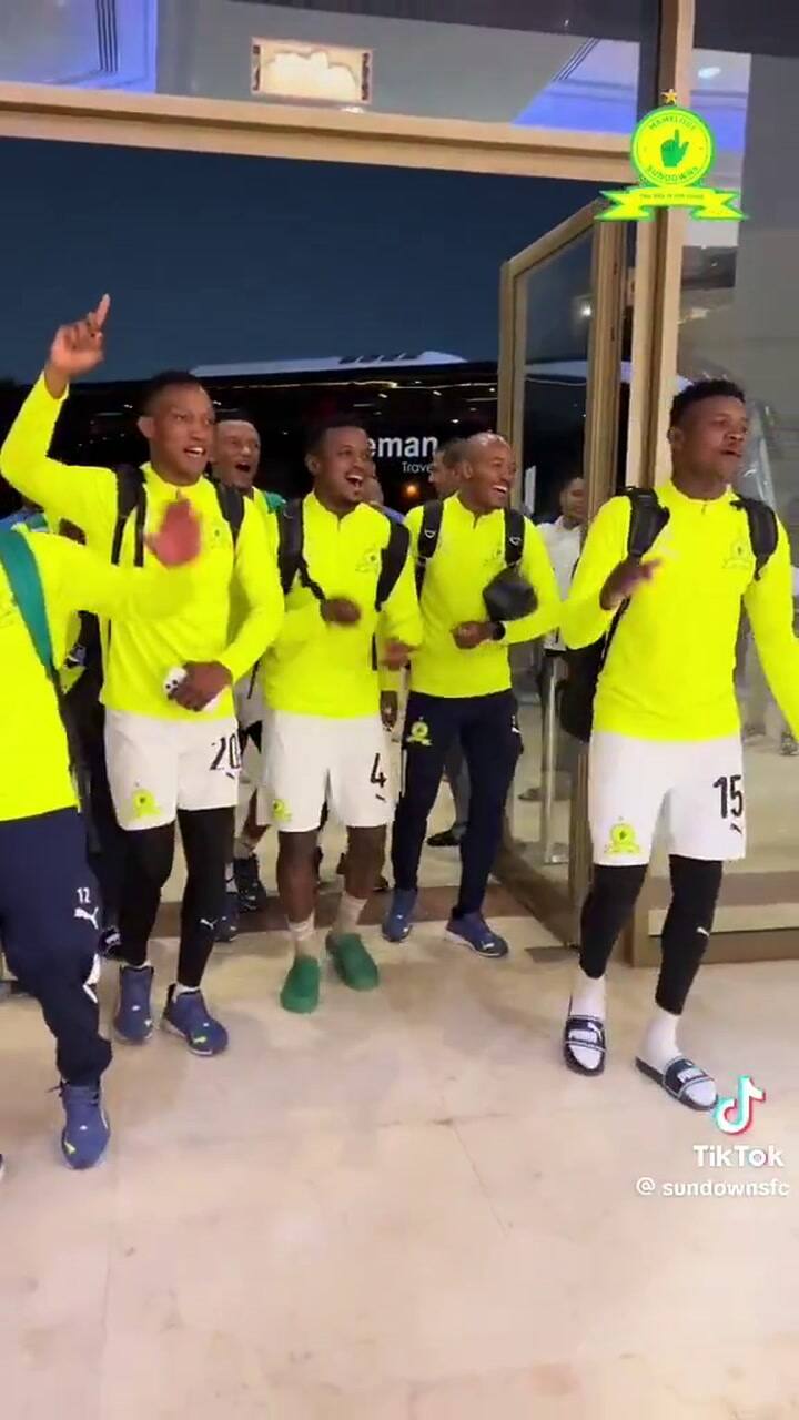 La llegada de los jugadores del Mamelodi Sundouwns al hotel