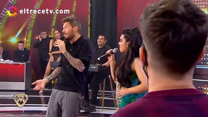 Ángela Leiva le cantó a Francisco Caivano, el productor de ShowMatch