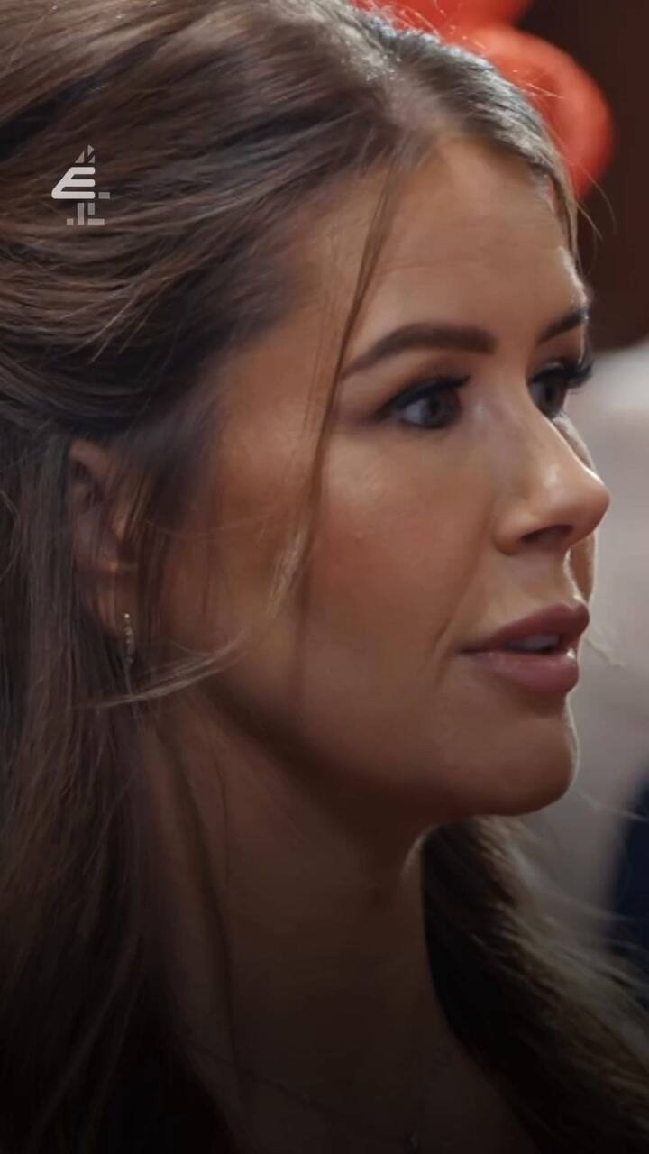 Le hizo un chiste de mal gusto a su novia en el altar y fue repudiado por todos