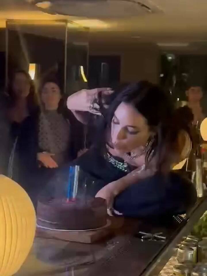 El momento de la torta y... ¡un gran bocado!