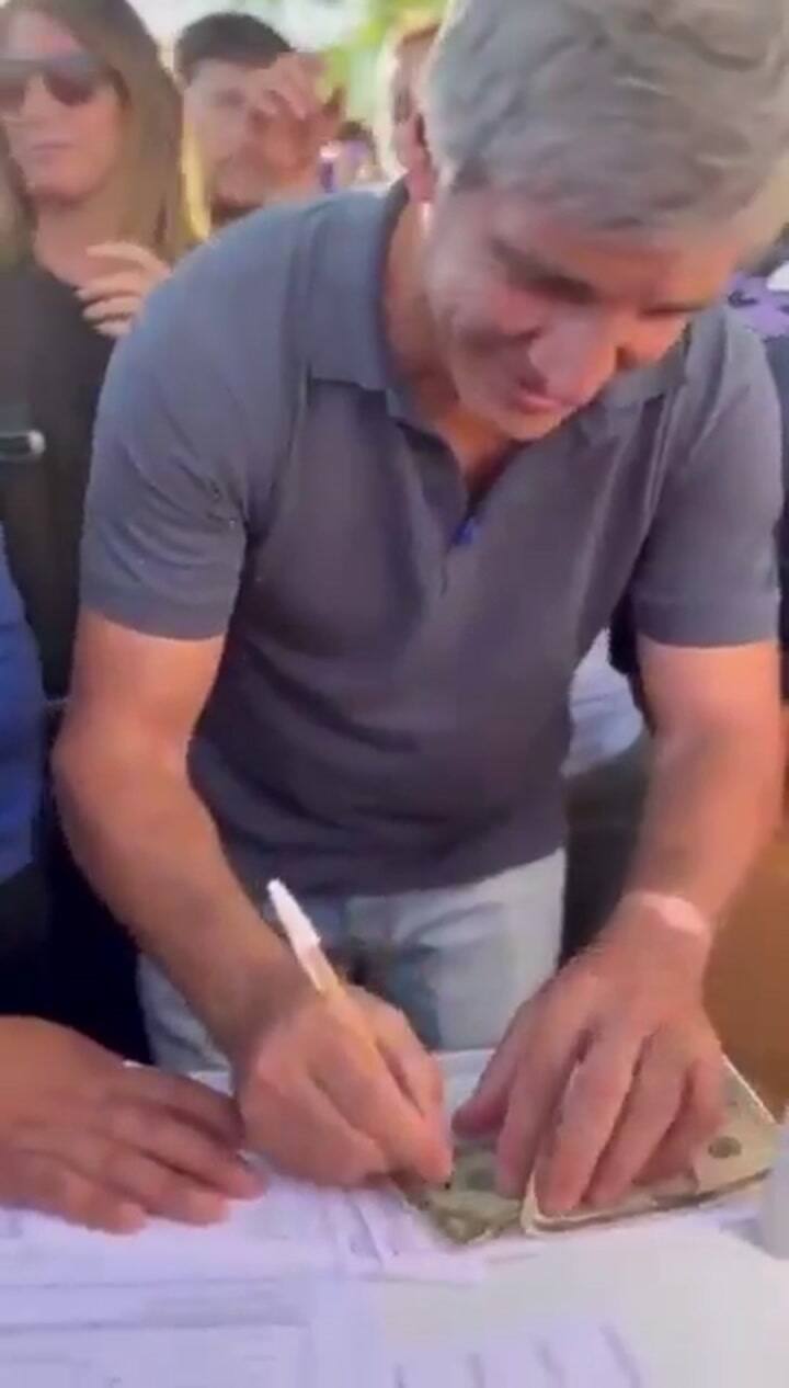 SnapTwitter 0-eLCYY5AfiAnBcf.mp4