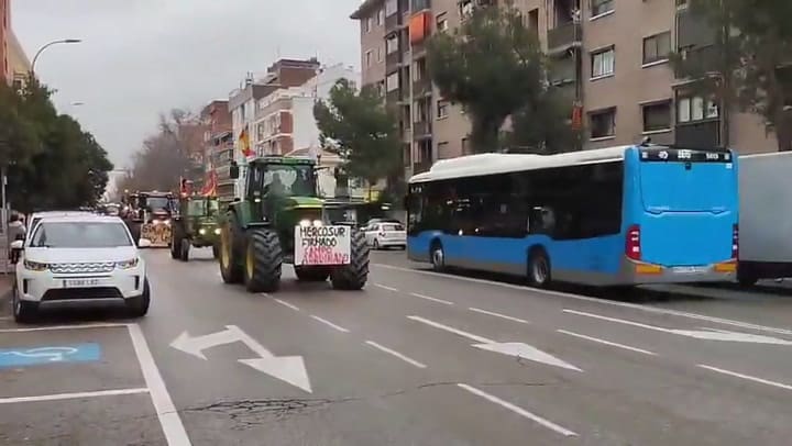 Miles de agricultores y cientos de tractores protestaron en Madrid contra el acuerdo Mercosur-UE