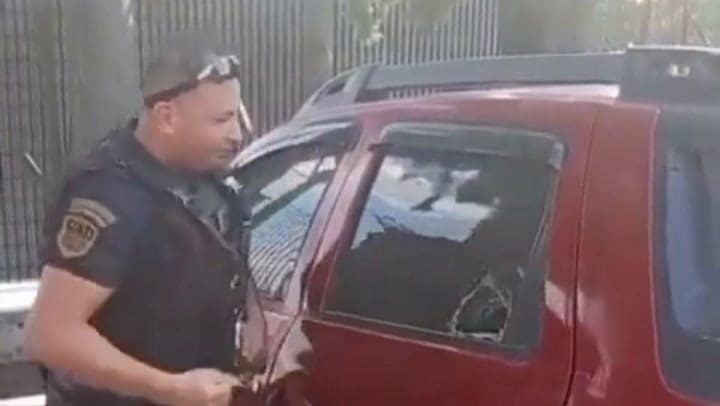 Dos abuelos se fueron a comprar y dejaron encerrado a su nieto de 2 años en la camioneta