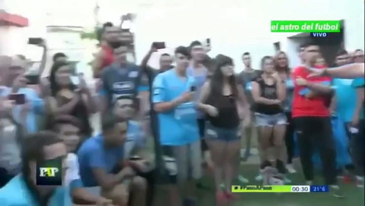 El truco de convertir el agua de una pileta en fernet (@Willymagia)