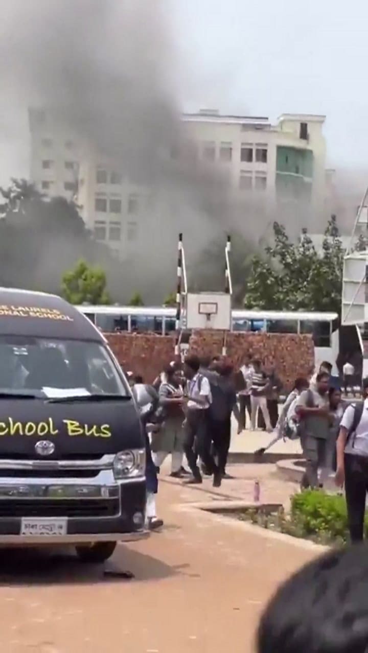 Bangladesh: un avión militar se estrelló contra una escuela