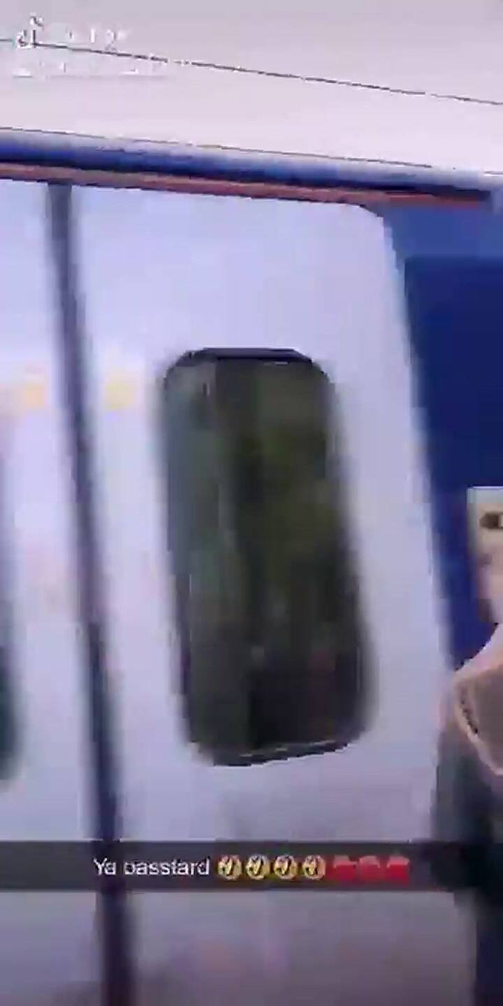 Esperaron cuatro horas para ver el Hogwarts Express y fue tapado por otro tren