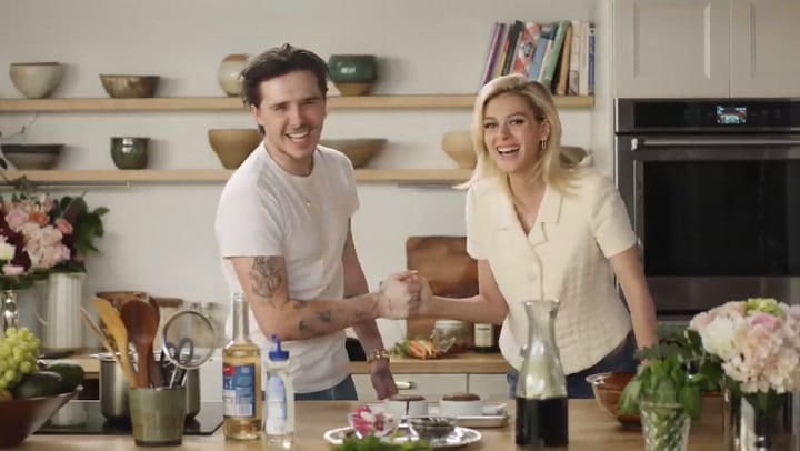 Brooklyn Beckham preparó una cena especial para San Valentín junto a su esposa Nicola Peltz