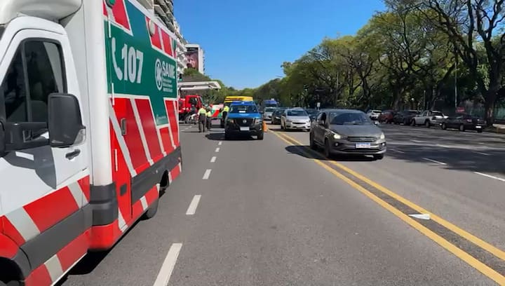 Operativo de SAME y Bomberos por un incendio en un edificio en Palermo