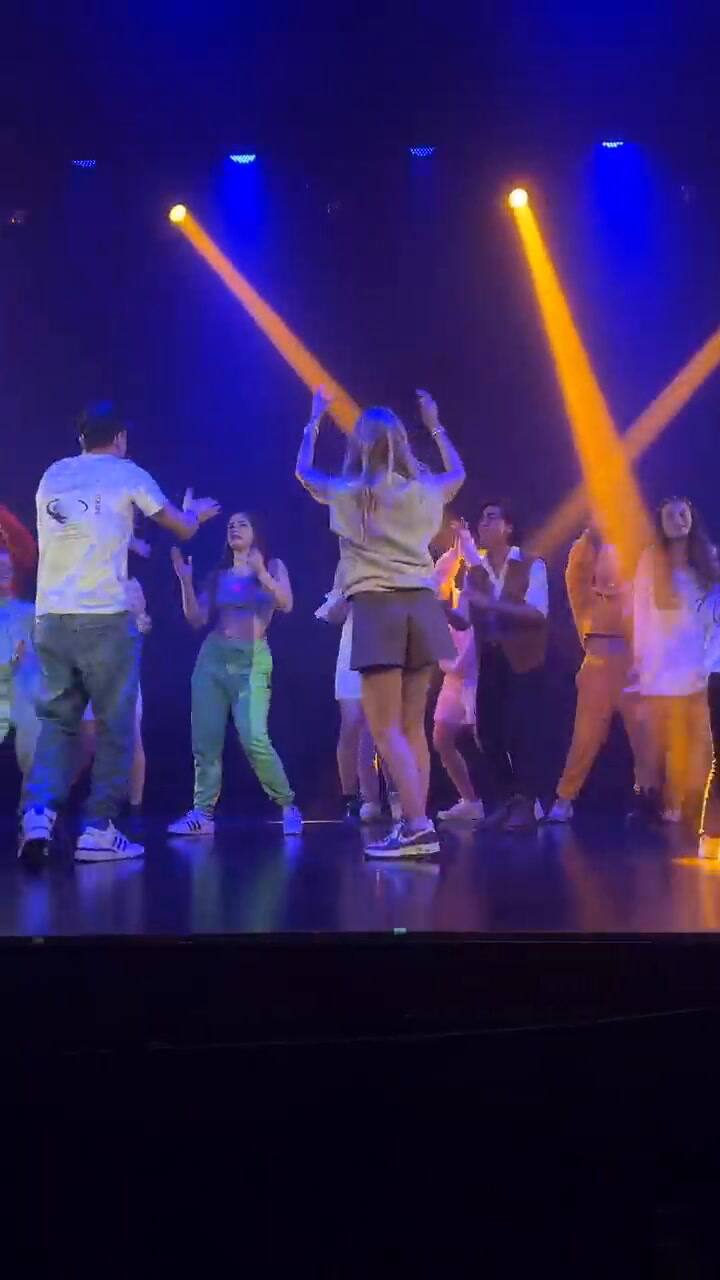 Nicolás Vázquez, Emilia Attias y Gimena Accardi en el homenaje a Casi Ángeles