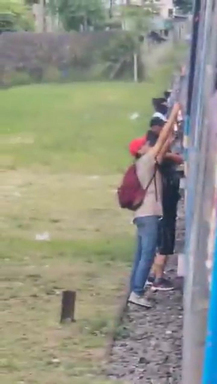 Siete personas fueron detenidas por vandalizar una formación del Tren Sarmiento