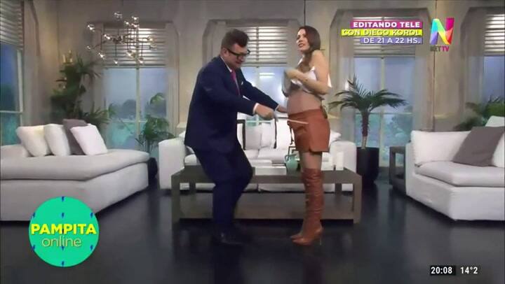 Pampita se midió la panza en vivo: “30 centímetros más de lo que tengo siempre”