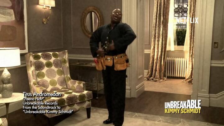 Pinot Noir, uno de los hits de Titus en Unbreakable Kimmy Schmidt - Fuente: YouTube
