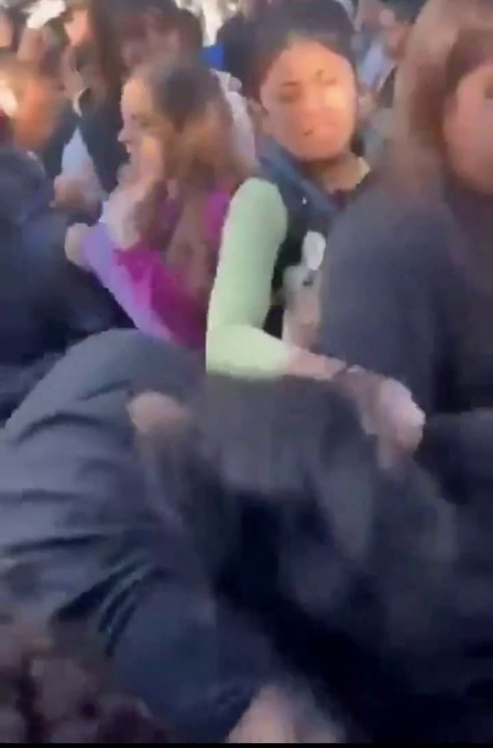 Caos y malestar en Palermo por el show gratuito de Tini Stoessel: peleas entre fanáticas y quejas de los vecinos