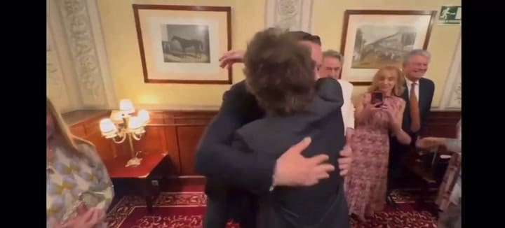 El saludo de Milei con Abascal