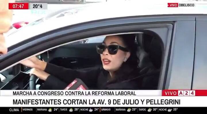 Una conductora estalló de furia por el corte de la 9 de Julio: “Vayan a laburar”