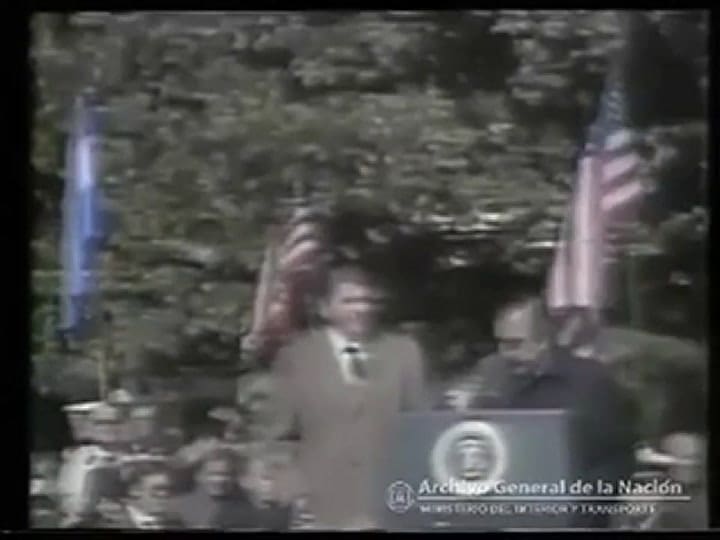 Raúl Alfonsín y Ronald Reagan en los Jardines de la Casa Blanca, 1985 - Fuente: YouTube