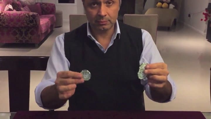 Un truco de Marcelo Insúa con fichas de poker - Fuente: YouTube