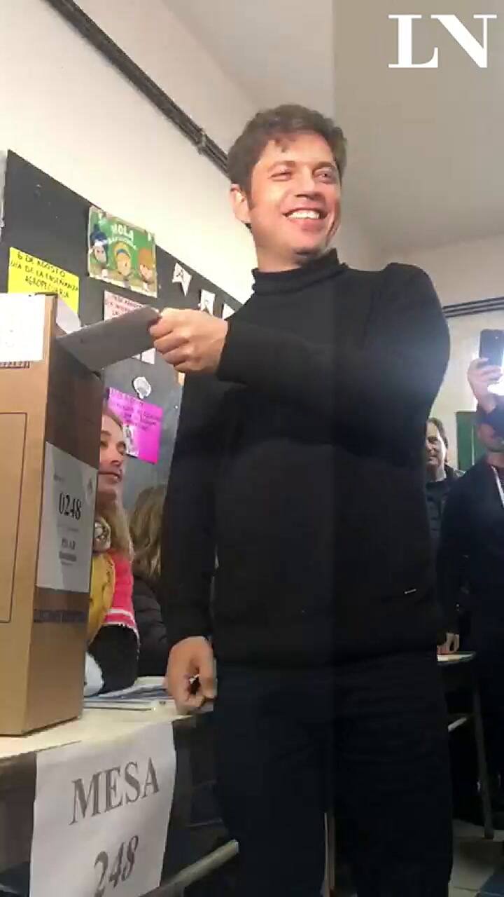 El voto de Axel Kicillof - Crédito: Sol Coliva