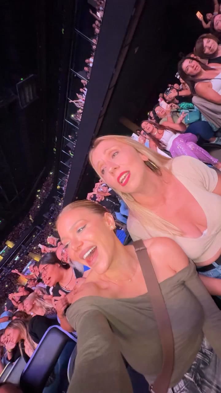 Eva Anderson asistió al recital de Ricardo Montaner