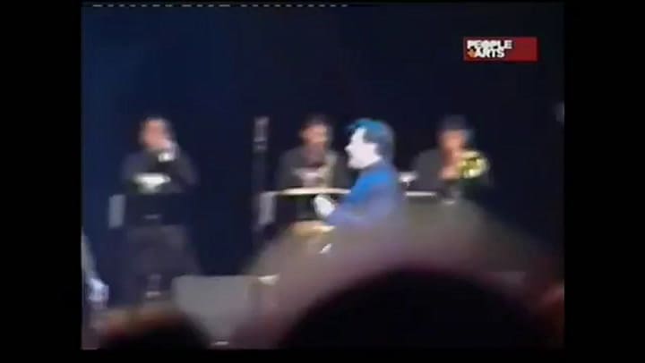 La caída de Juan Gabriel - Fuente: YouTube