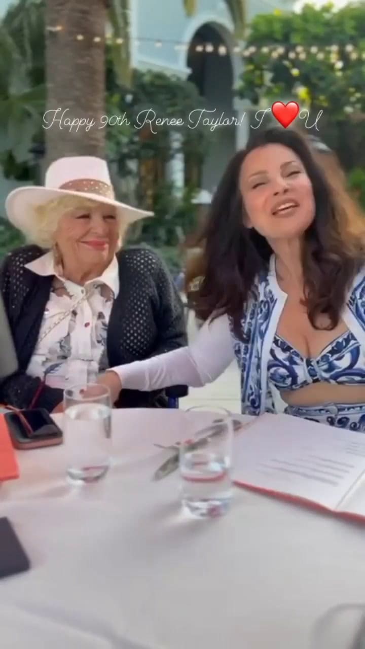 Renée Taylor celebró sus 90 años junto a Fran Dresher