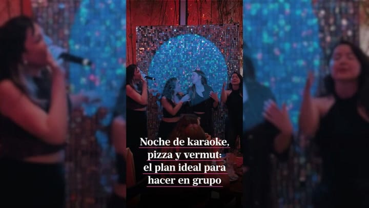 Noche de karaoke, pizza y vermut