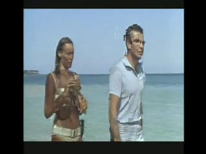 Sean Connery, como James Bond