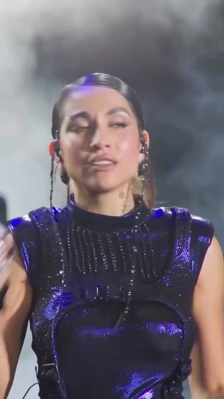 María Becerra recibió la camiseta de River y contó lo que le hace sentir este show revolucionario