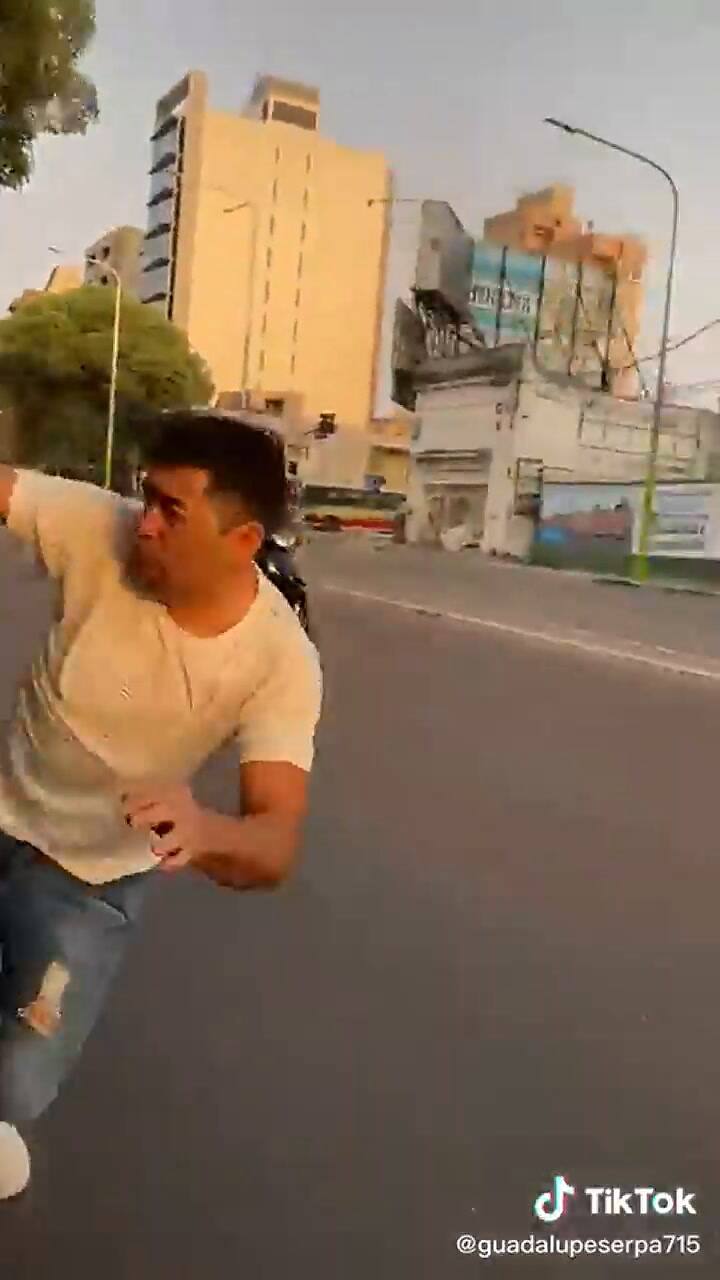 En Tucumán: no quiso hacerse el test de alcoholemia y se agarró a trompadas con los inspectores