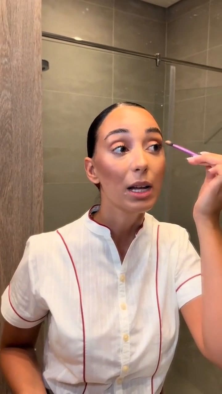 Una azafata argentina generó un debate en redes al hablar de su salario