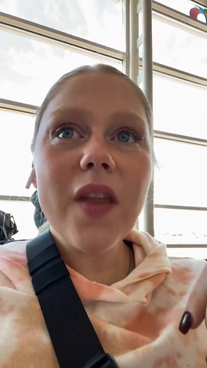 Una tiktoker reprocha que le pidieron propina en el aeropuerto