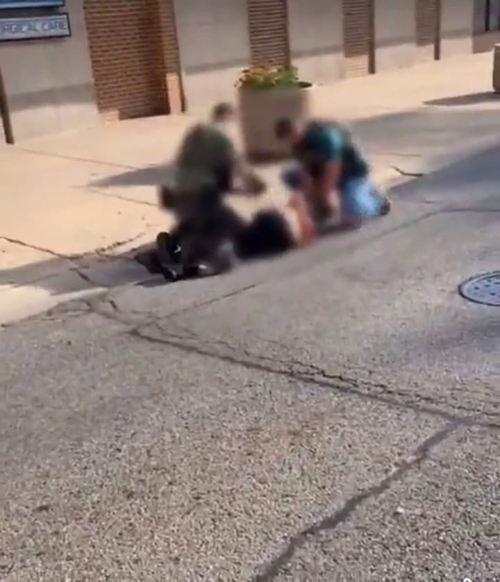 Un agente del ICE dispara a migrante que lo atropelló en una parada de tránsito en Illinos