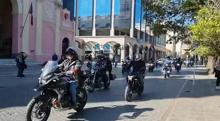 Manifestación de motociclistas en Salta por la muerte de en Bolivia del argentino Alejandro Benitez