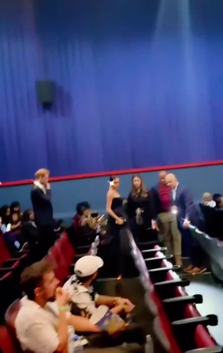 El incómodo momento de Harry y Meghan en el cine
