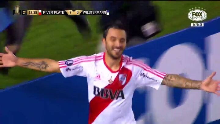 El quinto de Scocco, el 7-0 millonario
