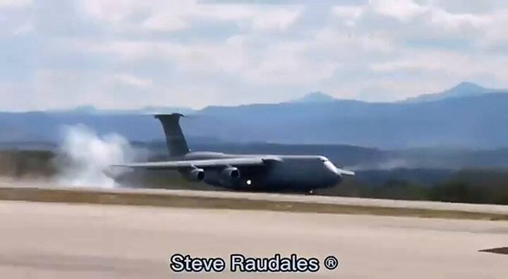 Ya están en Honduras los autos blindados que utilizará Kamala Harris