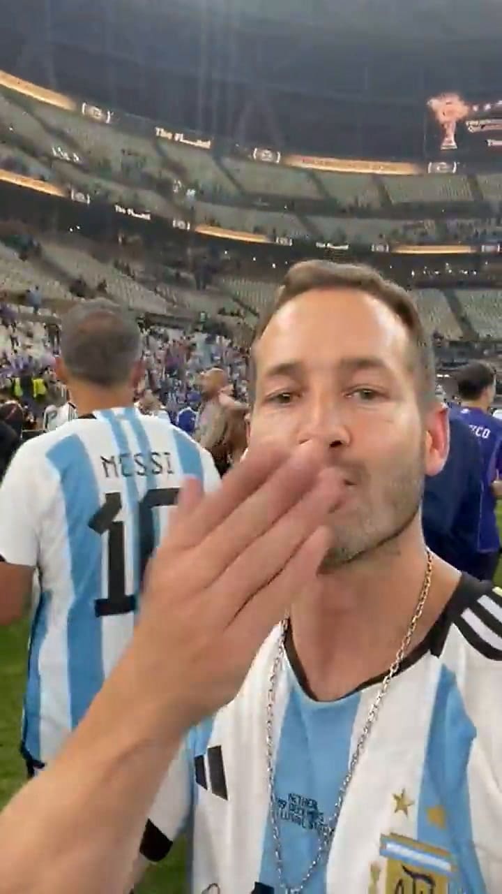 Irrumpió en la cancha tras Argentina campeón e incomodó a Antonela Roccuzzo con un video