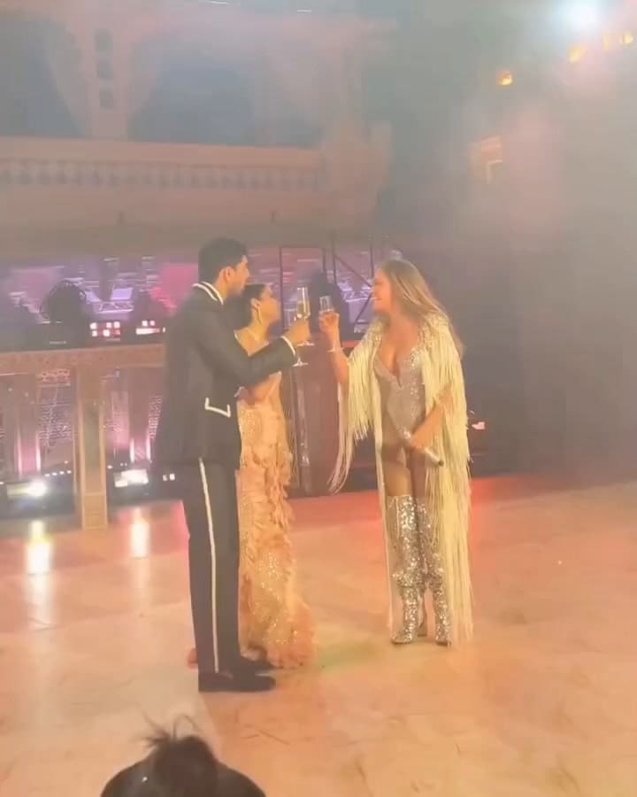 El brindis de J.Lo con los novios