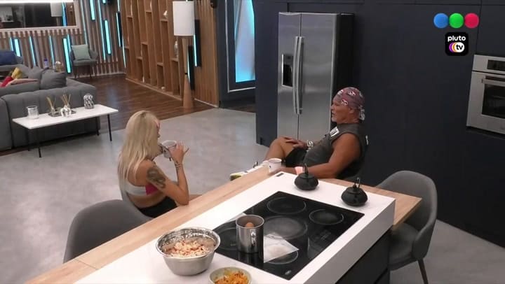 Alfa apuntó de lleno contra Romina