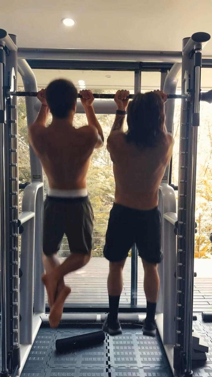 Juanes mostró su entrenamiento físico junto a su hijo