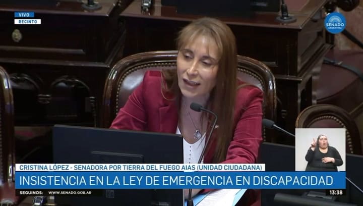 La senadora Cristina López canta contra Karina Milei en su discurso