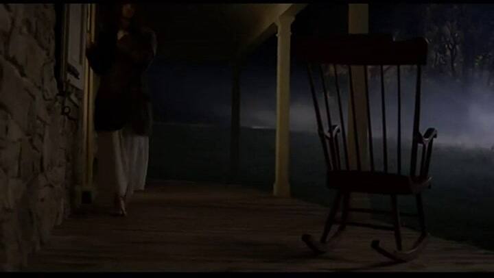 Escena de La aldea - Fuente: YouTube