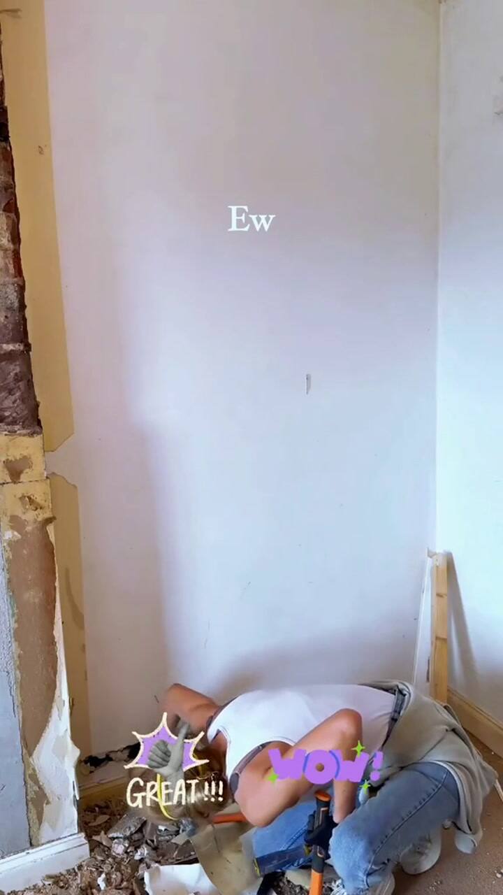 Encontró Algo Asqueroso Detras De Las Paredes