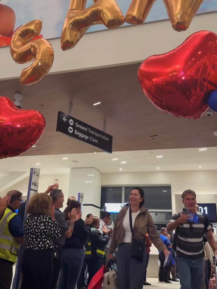 El momento en el que los primeros pasajeros arribaron a la nueva Terminal 1 del aeropuerto de San Diego